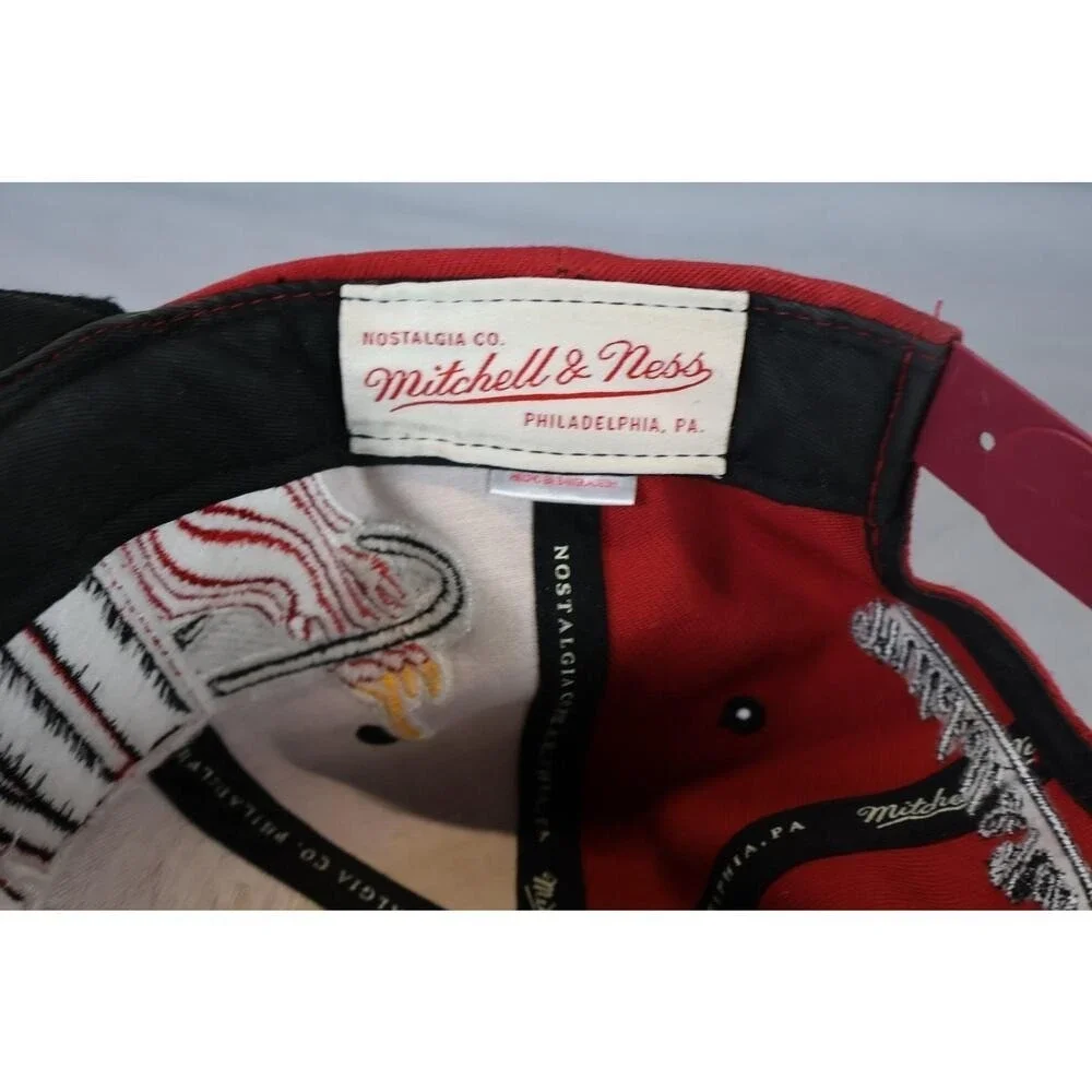 Vintage Miami Heat Snapback Hat 90s NBA Mitchell & Ness Red Black Cap Basketball